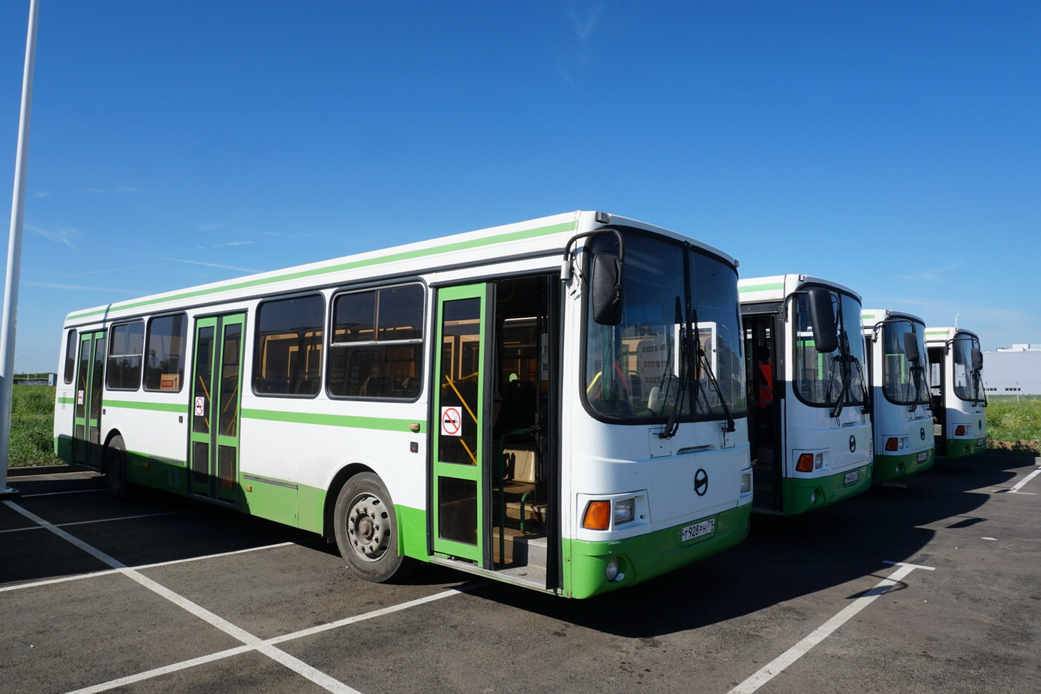 Автобус ЛИАЗ (вид сбоку)